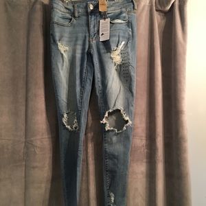 BRAND NEW Light wash ripped jeans